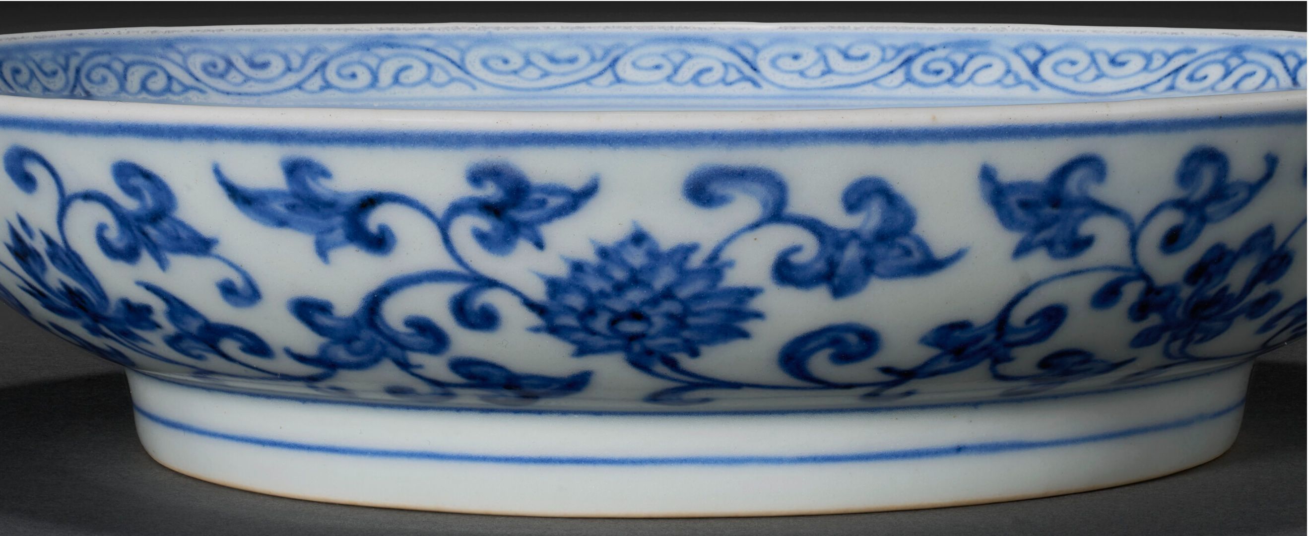 Chinese Ming Period Blue and White Porcelain Dish thumbnail 5