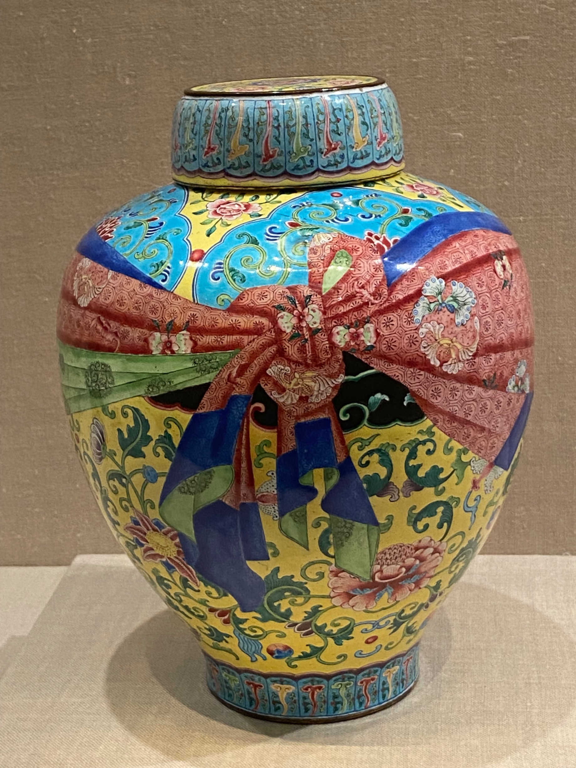 Qing Style Famille-Rose Porcelain 'Ribbon and Floral' Jar