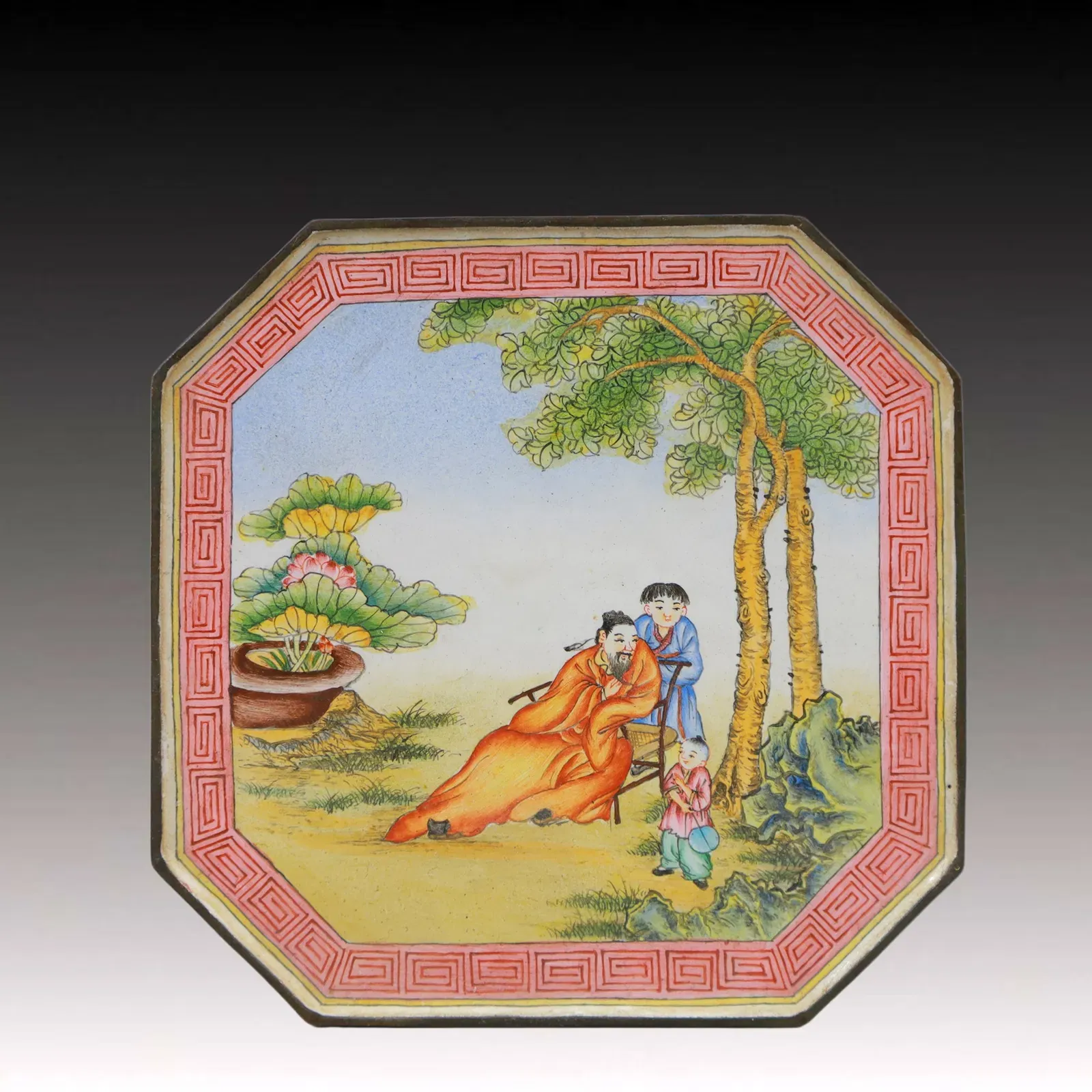 Qing Dynasty Famille Rose Enamel Octagonal Box thumbnail 3