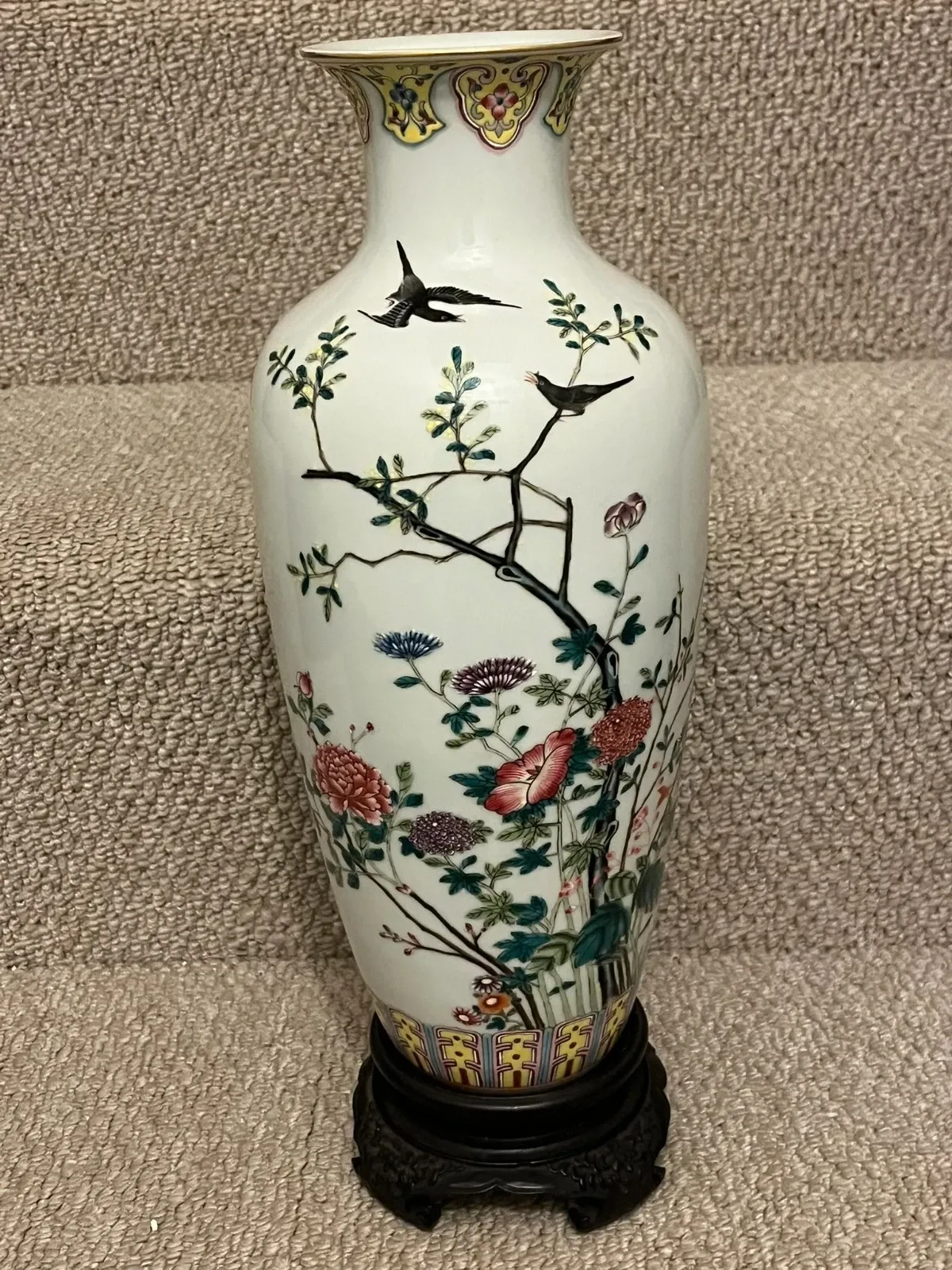 Qing Qianlong Style Famille Rose Porcelain Vase thumbnail 2