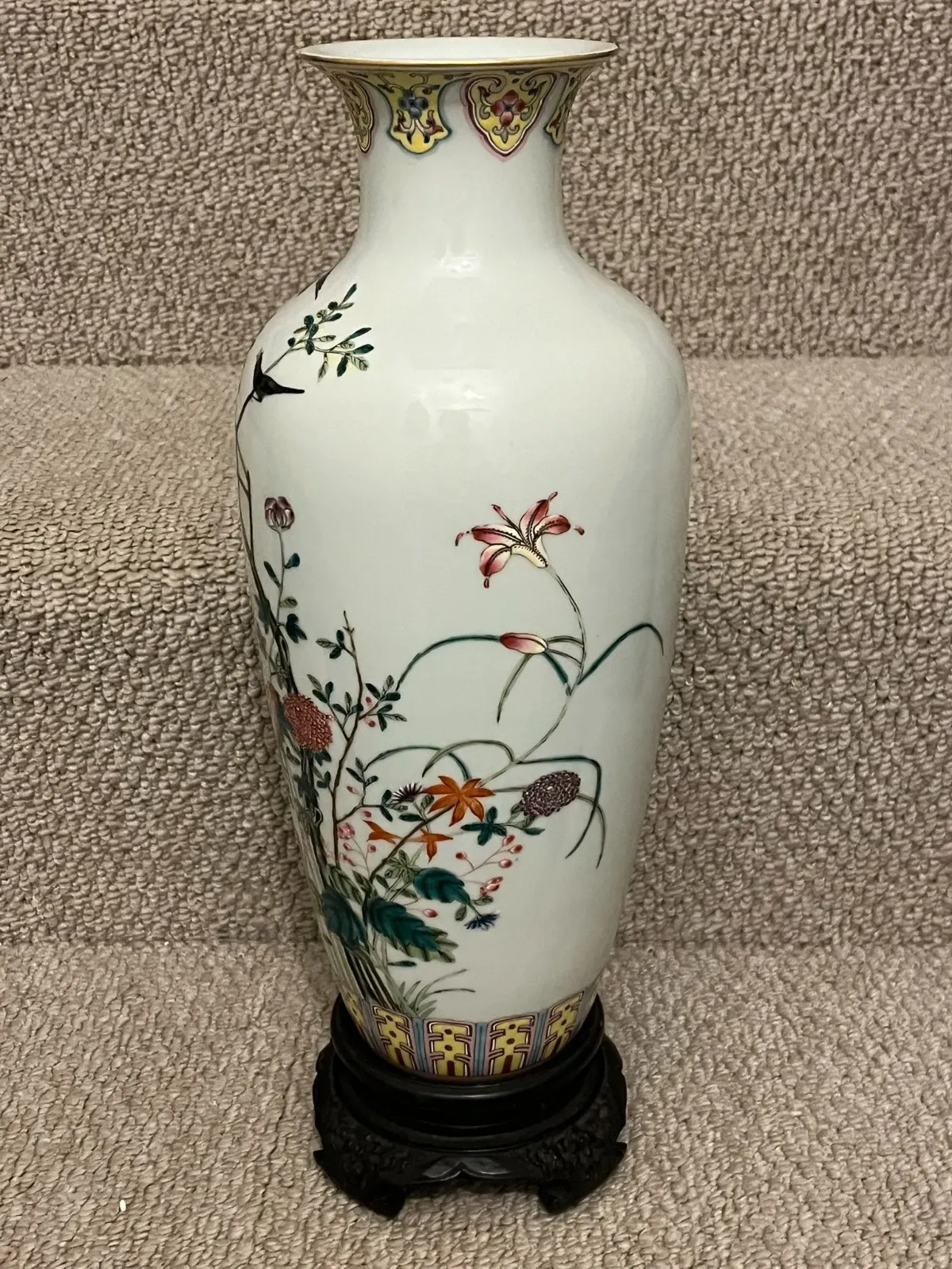 Qing Qianlong Style Famille Rose Porcelain Vase thumbnail 3