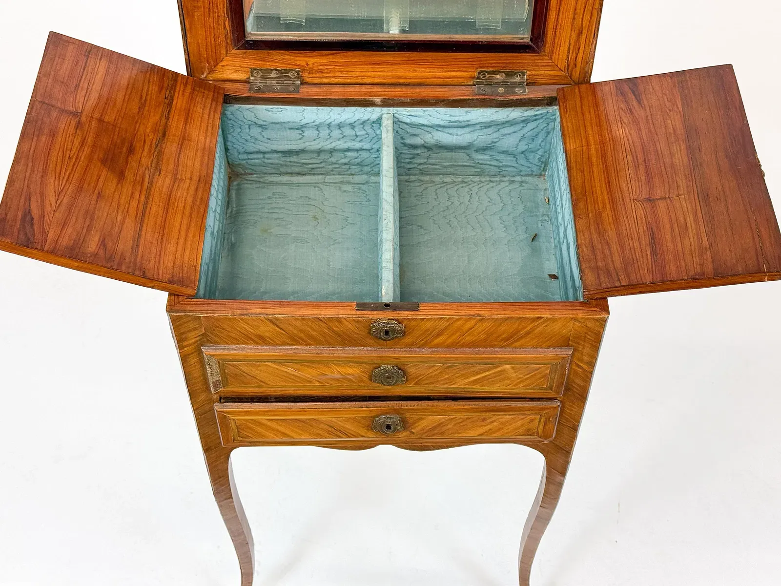 French Louis XV Period Kingwood and Marquetry Bonheur du Jour thumbnail 3