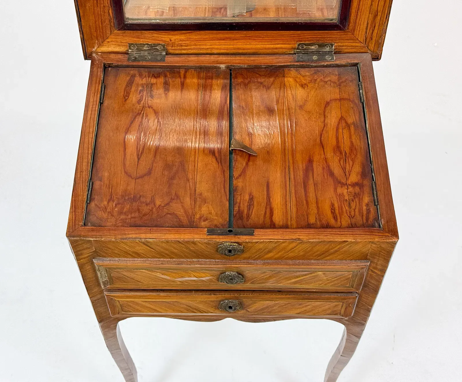 French Louis XV Period Kingwood and Marquetry Bonheur du Jour thumbnail 4
