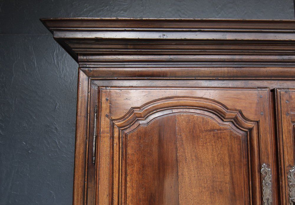 French Louis XV Period Walnut Buffet Vaisselier thumbnail 4