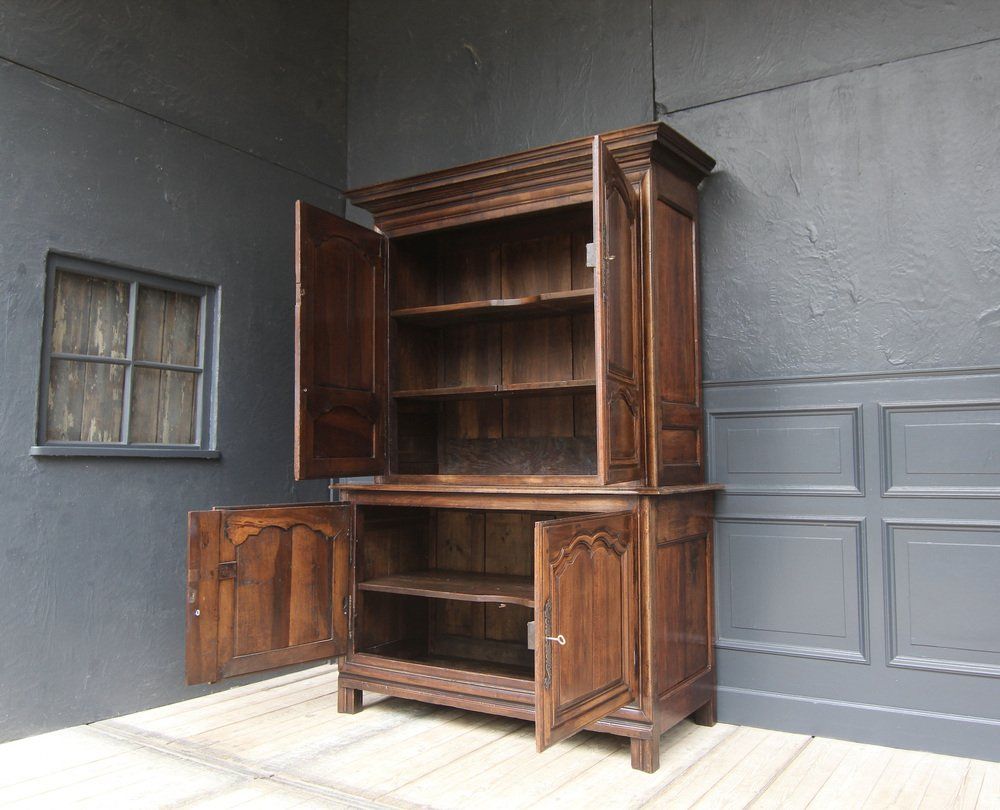 French Louis XV Period Walnut Buffet Vaisselier thumbnail 6
