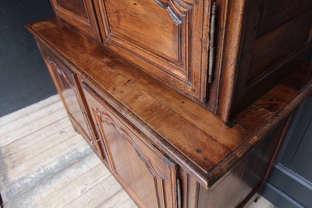 French Louis XV Period Walnut Buffet Vaisselier thumbnail 7
