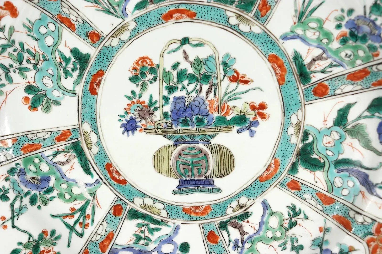 Chinese Qing Period Famille Verte Porcelain Charger thumbnail 2