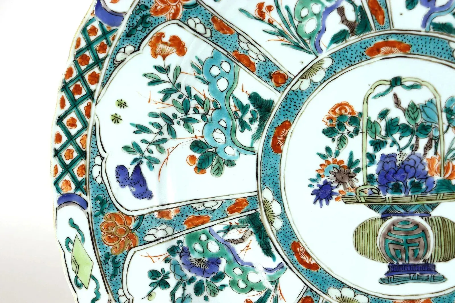 Chinese Qing Period Famille Verte Porcelain Charger thumbnail 4