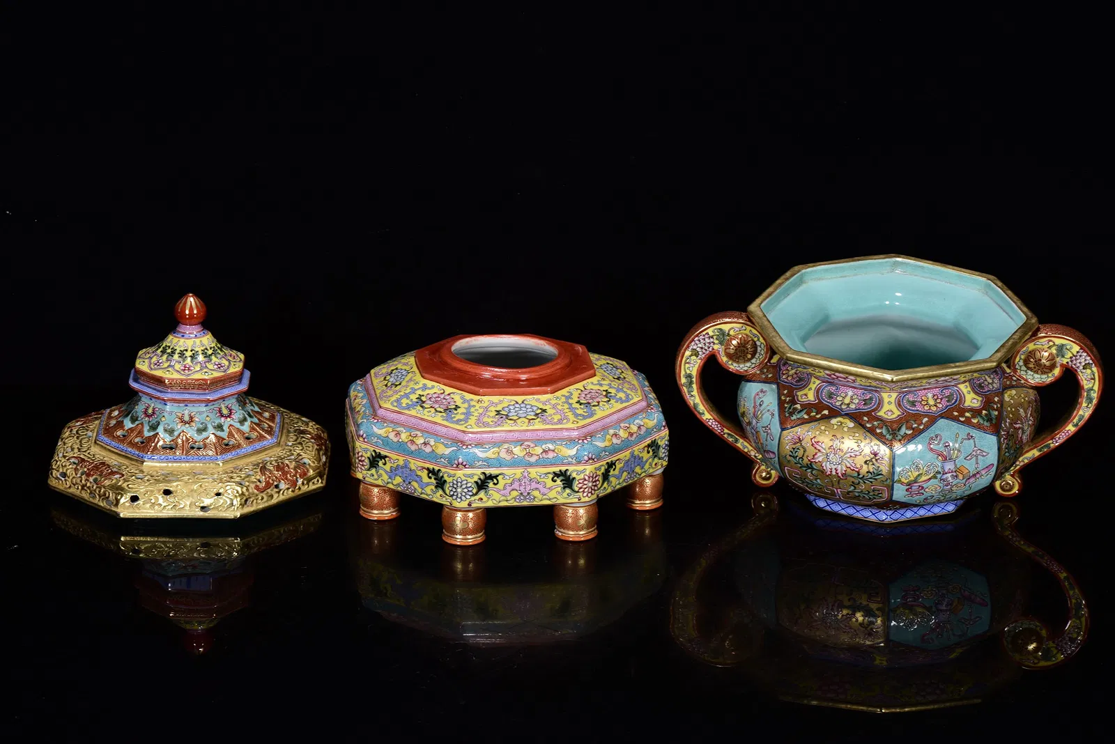 Chinese Famille Rose Octagonal Censer with Gilt Lid and Apocryphal Qianlong Mark thumbnail 2