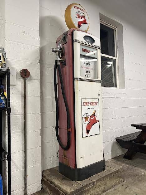 Mid-20th Century Texaco Fire-Chief Gasoline Pump thumbnail 2