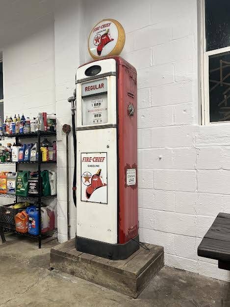 Mid-20th Century Texaco Fire-Chief Gasoline Pump thumbnail 3