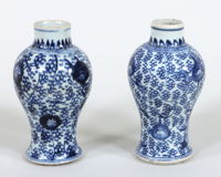 Pair of Chinese export porcelain blue and white baluster vases thumbnail 4