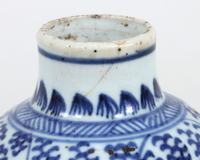 Pair of Chinese export porcelain blue and white baluster vases thumbnail 7