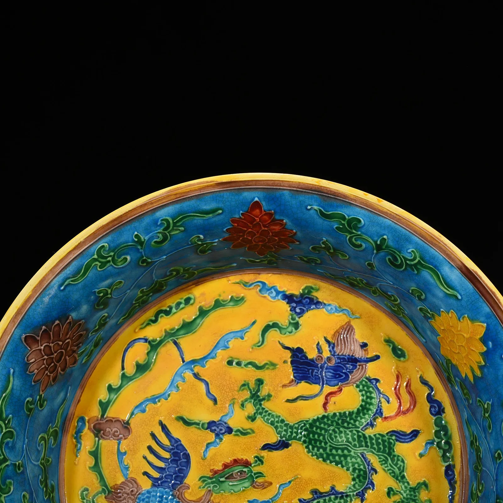 Chinese Qing Period Yellow Ground Dragon Charger thumbnail 4