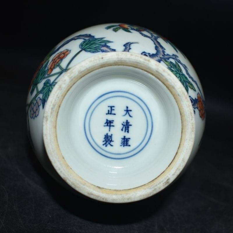 Qing Yongzheng Style Doucai Porcelain Vase with Pomegranate Motif thumbnail 4