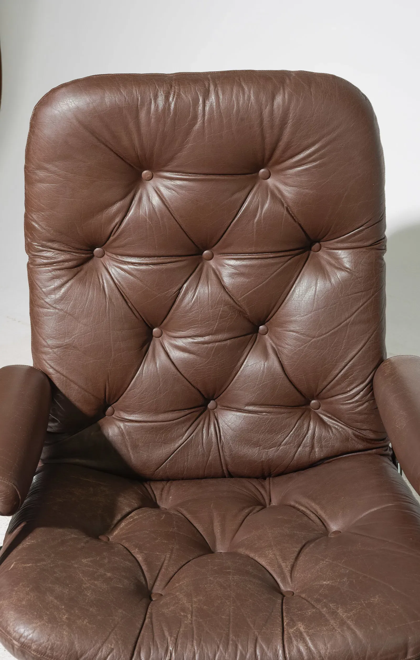 Mid-Century Modern Brown Leather Swivel Lounge Chair and Ottoman thumbnail 2