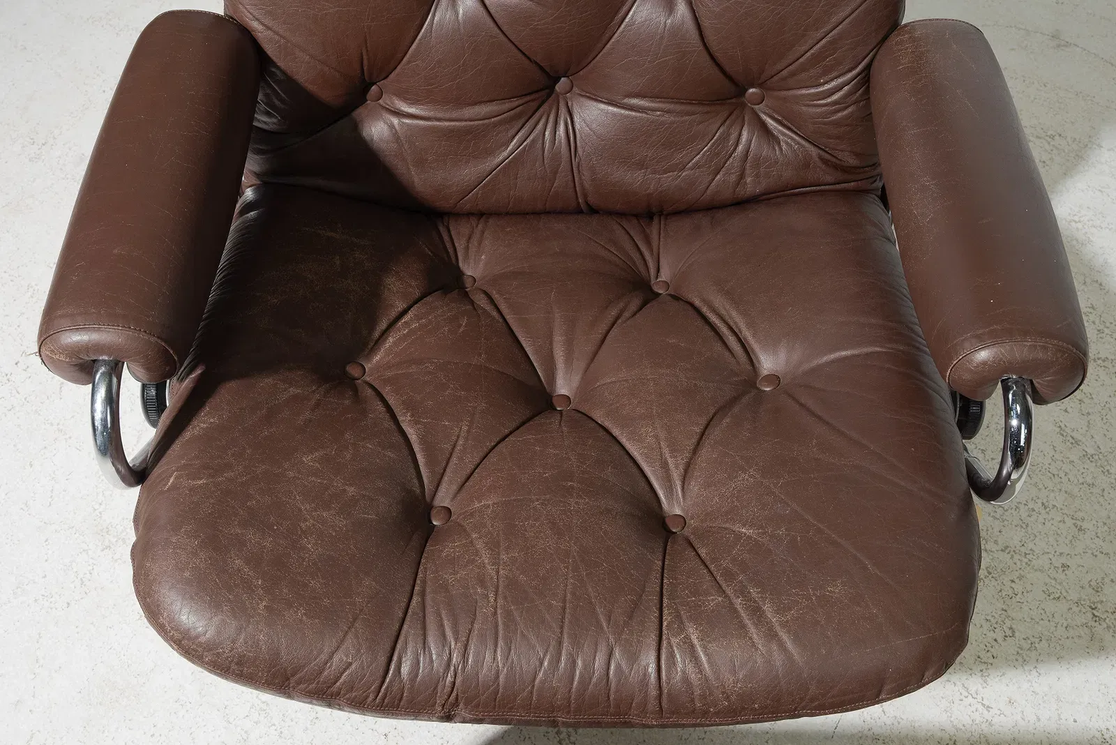 Mid-Century Modern Brown Leather Swivel Lounge Chair and Ottoman thumbnail 4