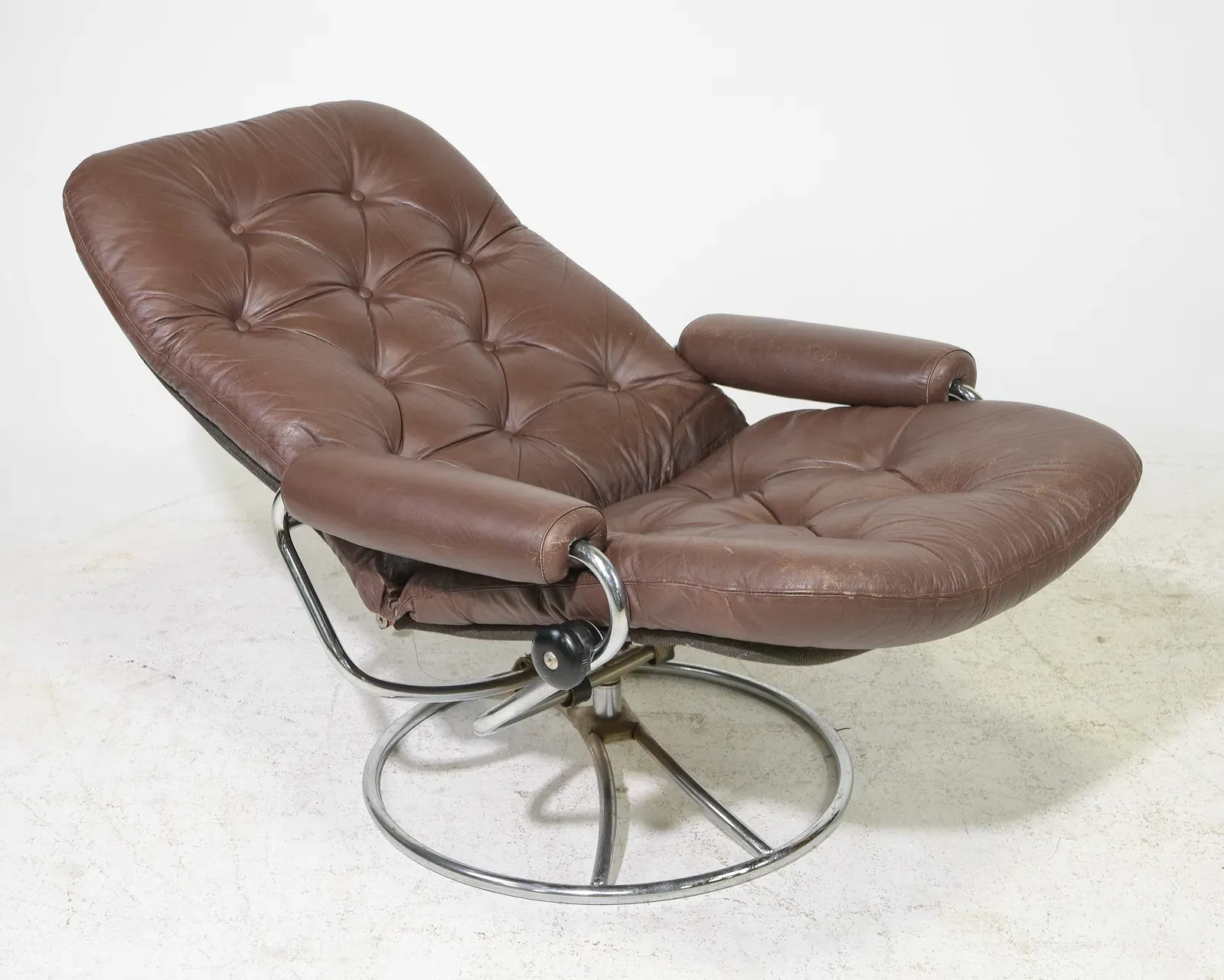 Mid-Century Modern Brown Leather Swivel Lounge Chair and Ottoman thumbnail 5