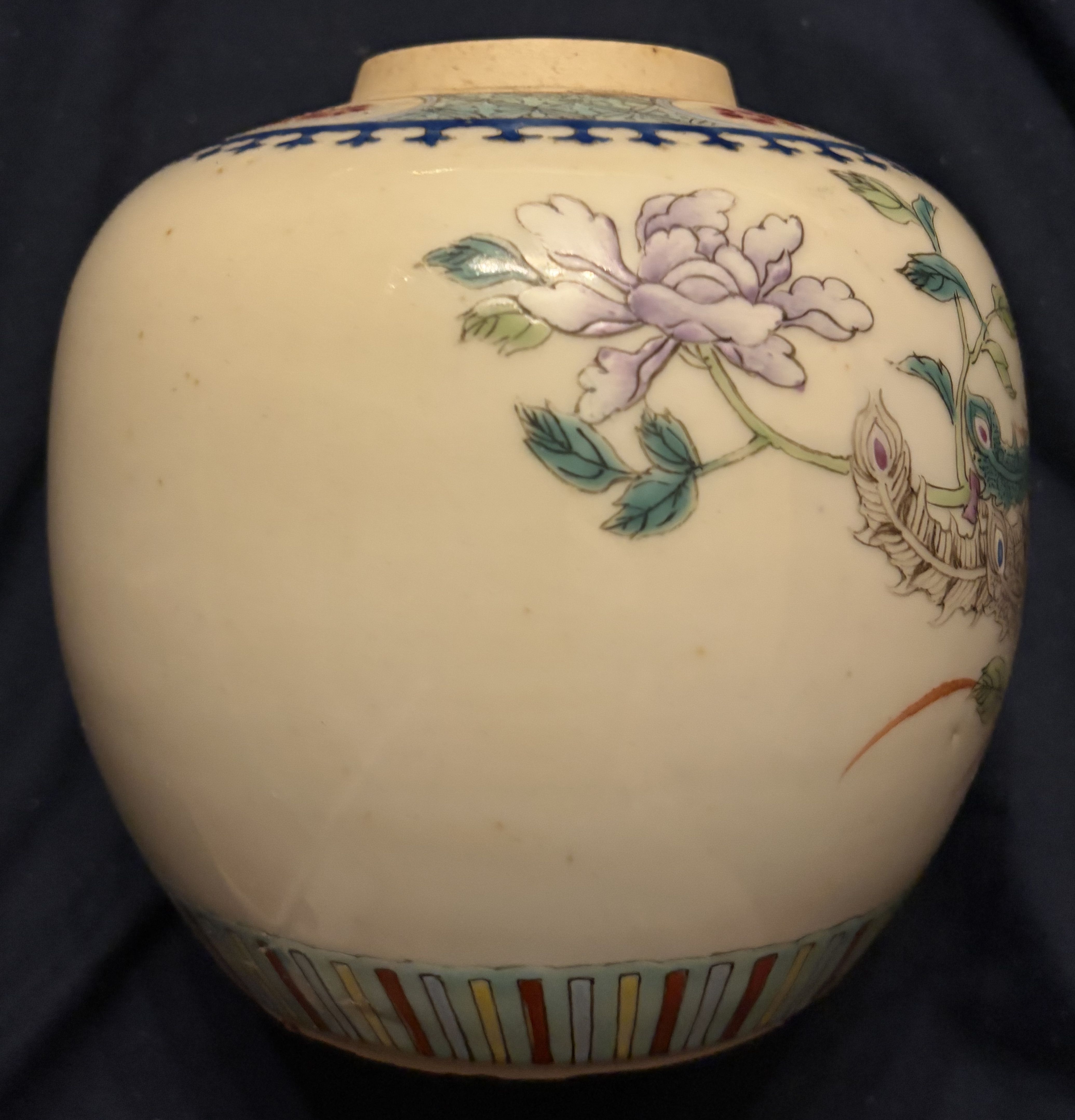 Chinese Famille Rose Porcelain Phoenix and Peony Jar thumbnail 2