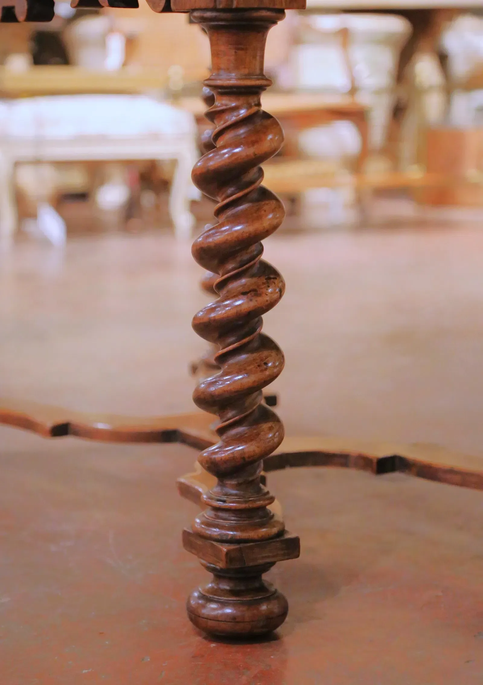 English Oak Spiral-Turned Side Table thumbnail 11