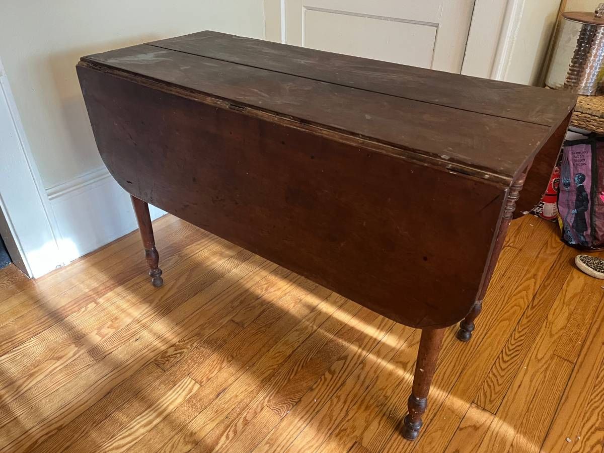 American Federal Period Mahogany Drop-Leaf Table