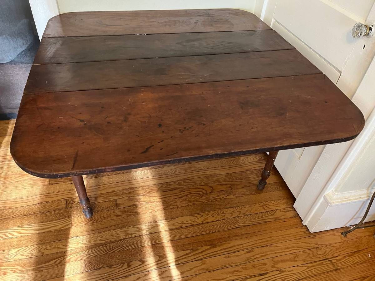 American Federal Period Mahogany Drop-Leaf Table thumbnail 2