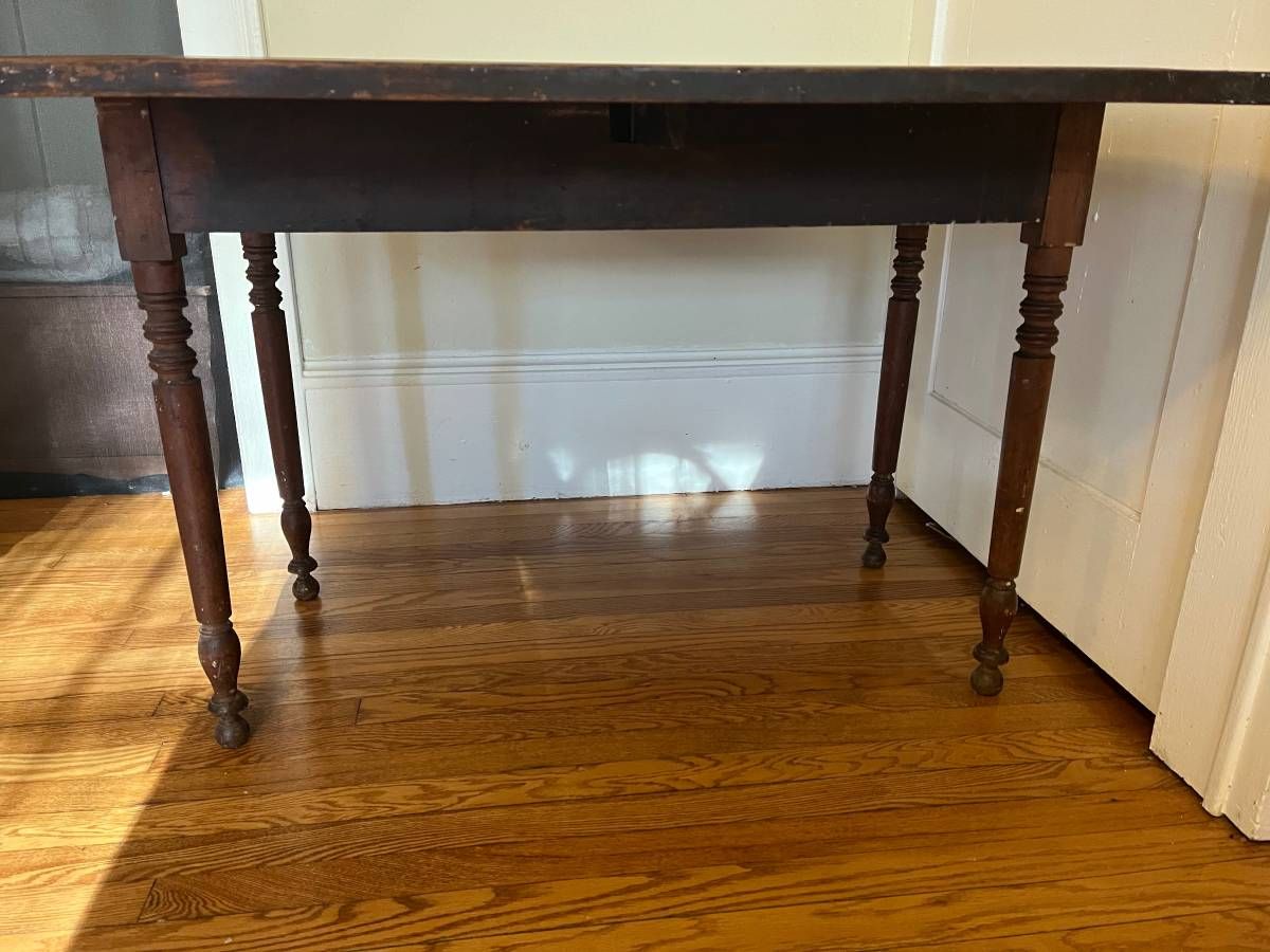 American Federal Period Mahogany Drop-Leaf Table thumbnail 3