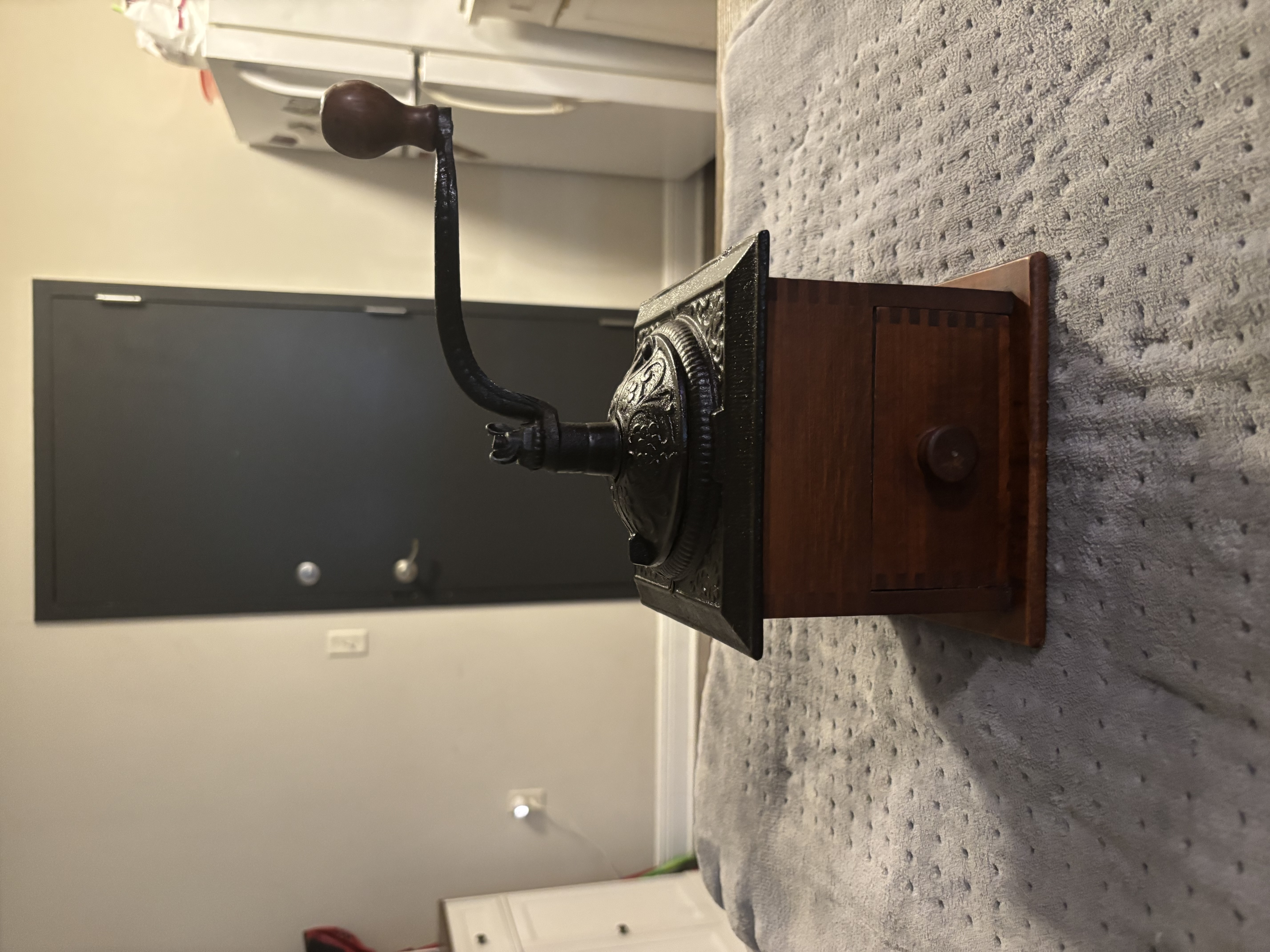 Early 20th Century European Cast Iron and Wood Coffee Grinder thumbnail 3