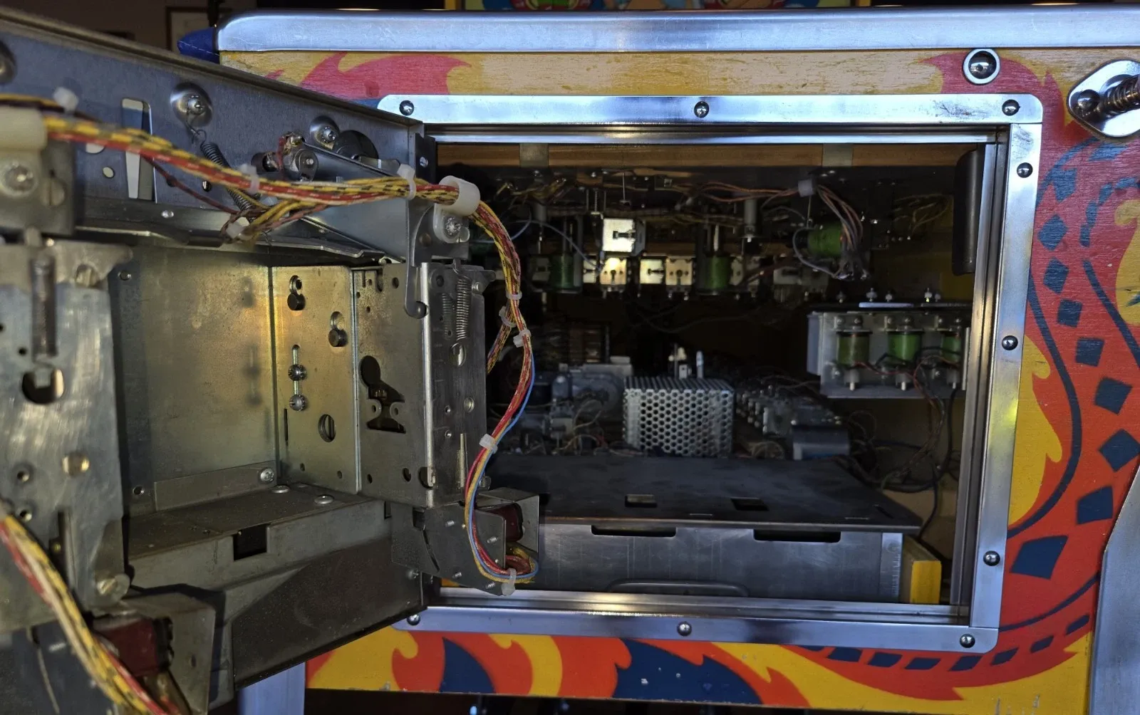 Bally Wizard! Electro-Mechanical Pinball Machine thumbnail 12