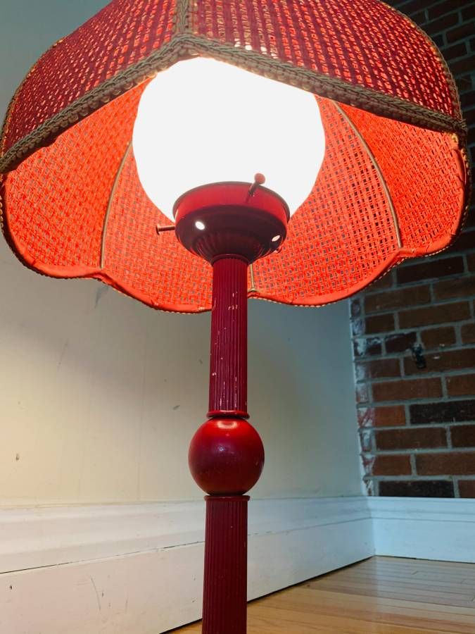 Mid-Century Modern Painted Metal and Wicker Table Lamp thumbnail 3