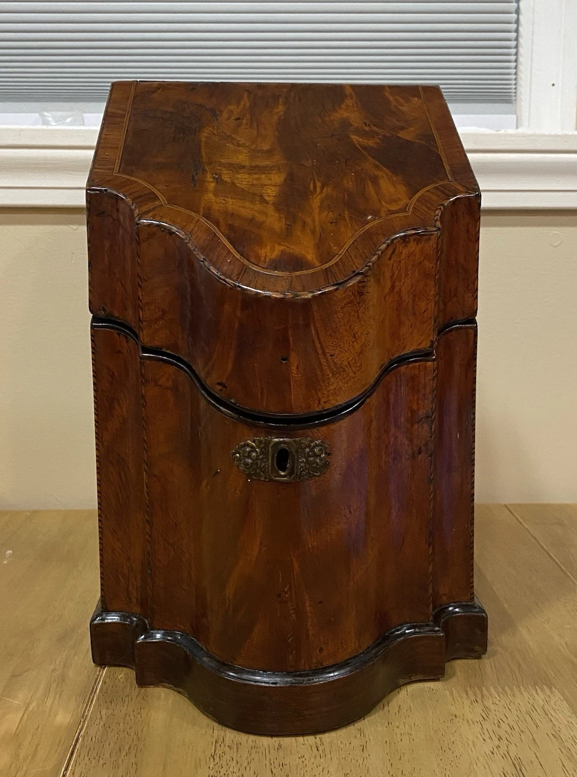 English Georgian Period Mahogany and Satinwood Knife Box thumbnail 2