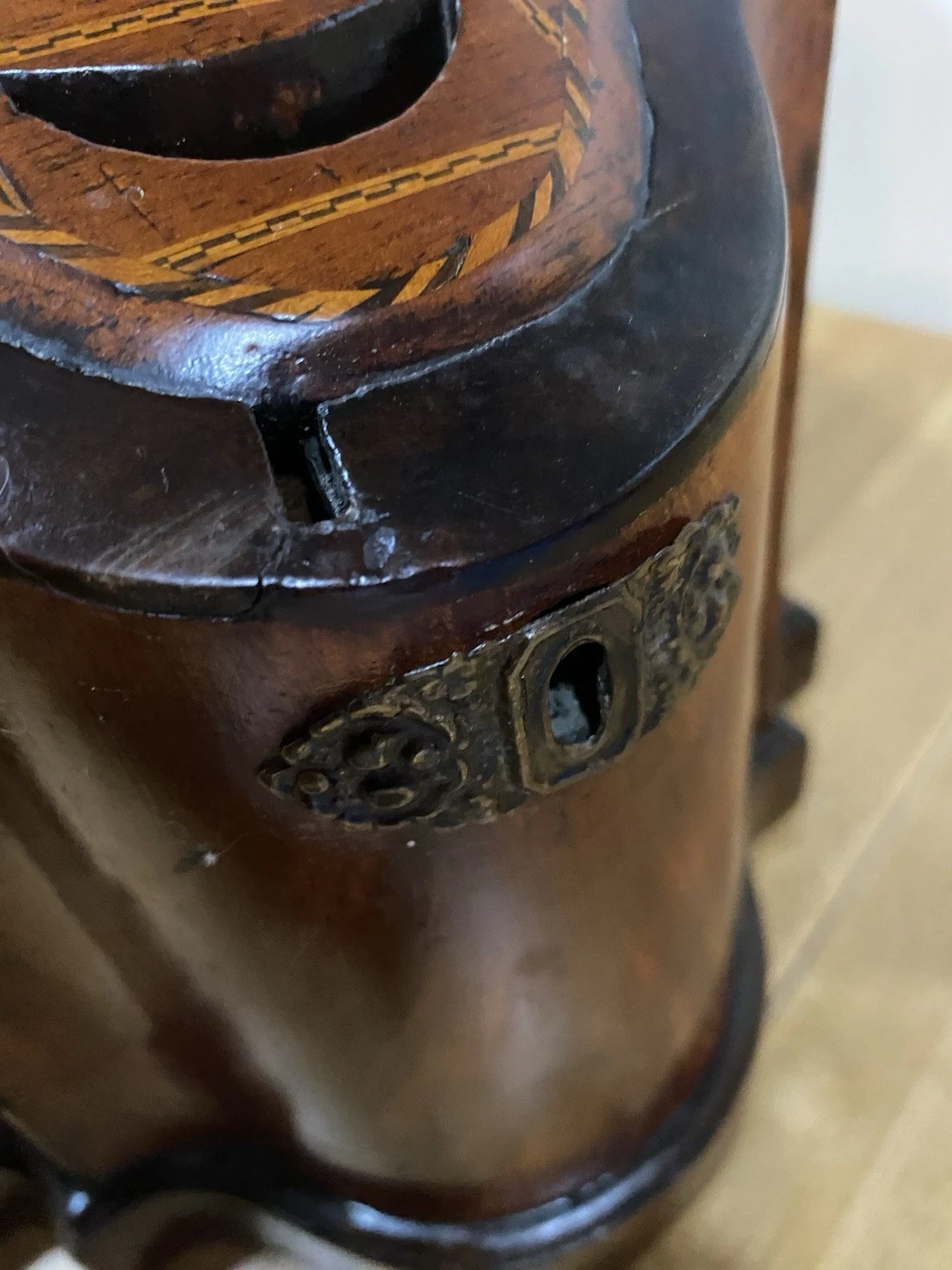 English Georgian Period Mahogany and Satinwood Knife Box thumbnail 11