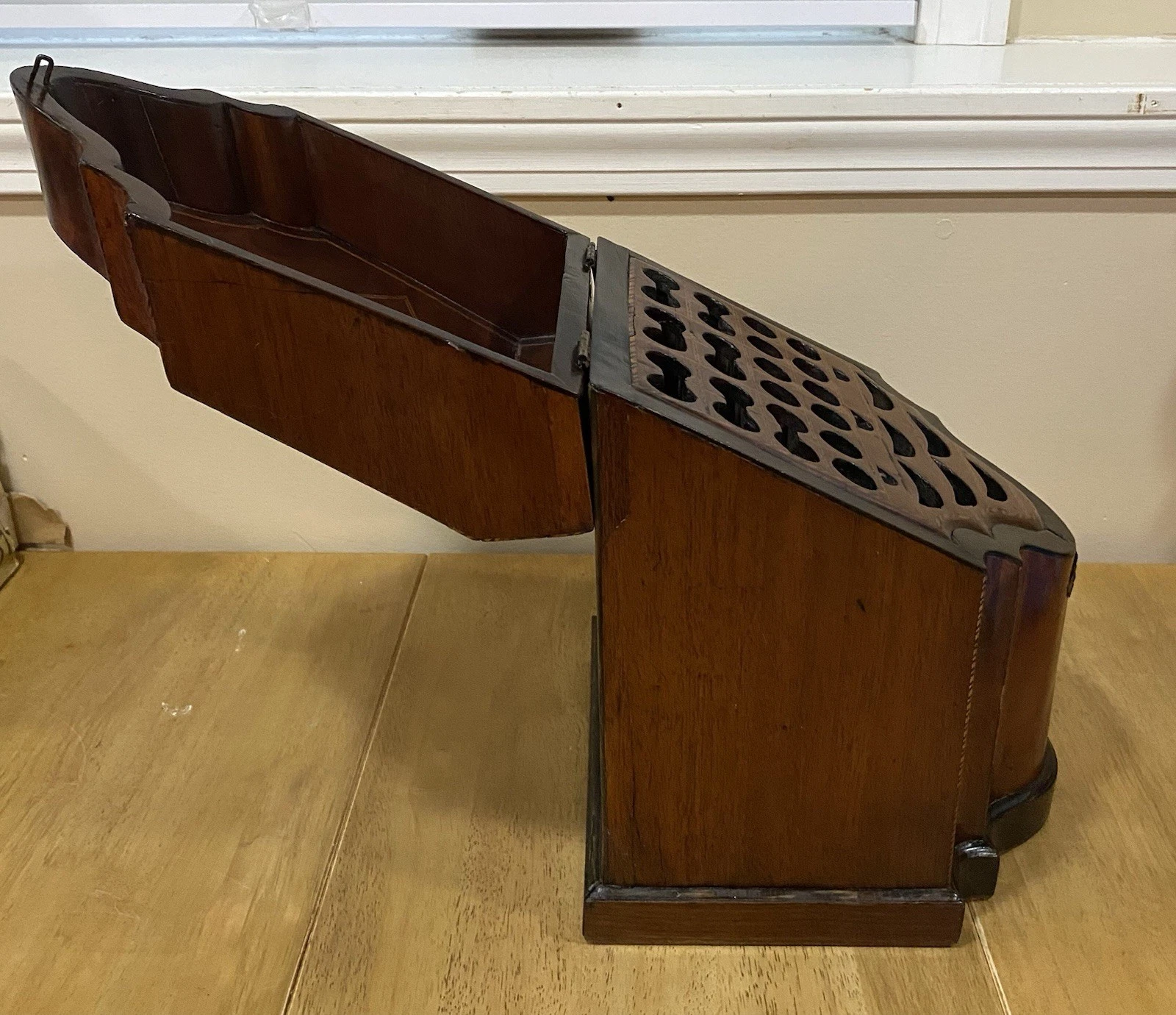 English Georgian Period Mahogany and Satinwood Knife Box thumbnail 3