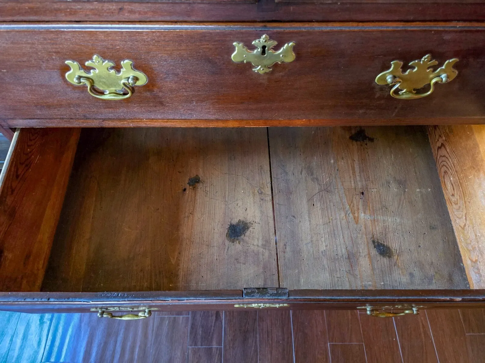American Queen Anne Style Walnut Highboy Chest-on-Stand thumbnail 2