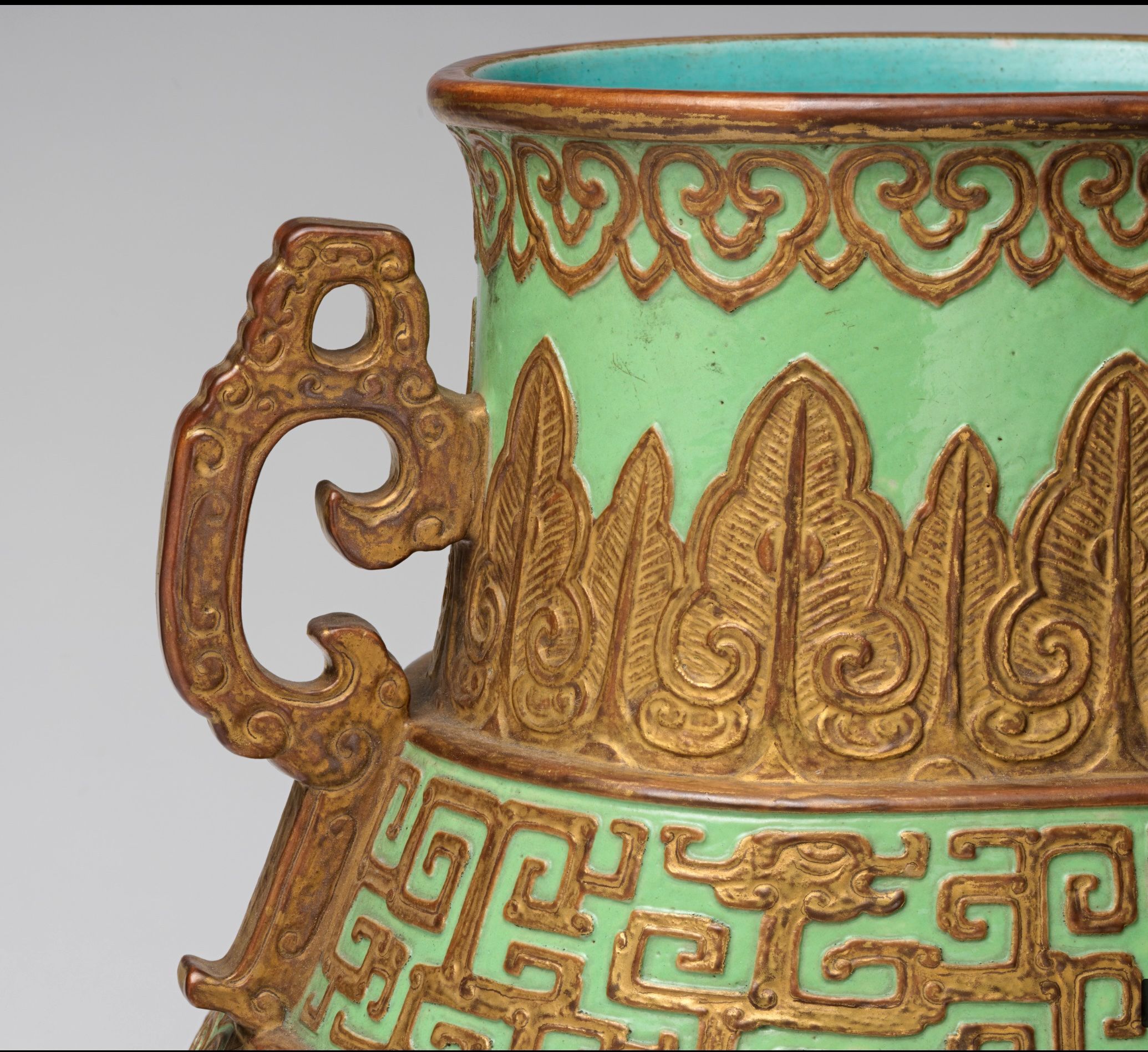 Qing Dynasty Archaistic Green-Enamel Porcelain Vase with Gilt Relief Decoration thumbnail 6