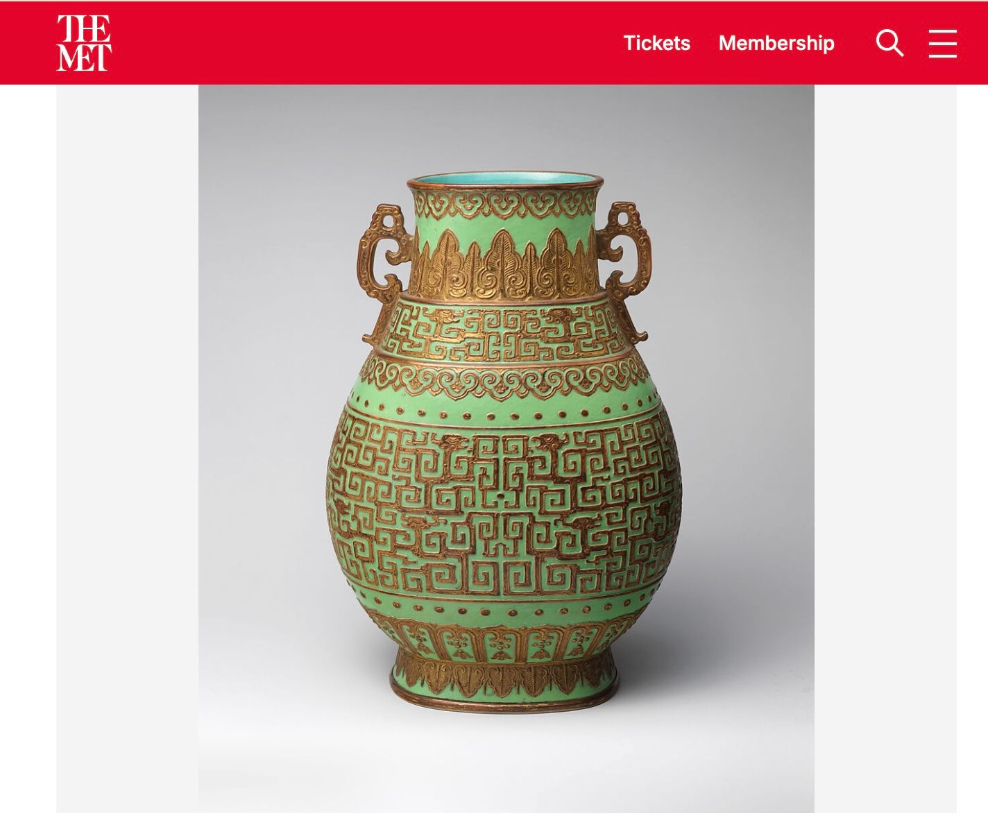 Qing Dynasty Archaistic Green-Enamel Porcelain Vase with Gilt Relief Decoration thumbnail 7