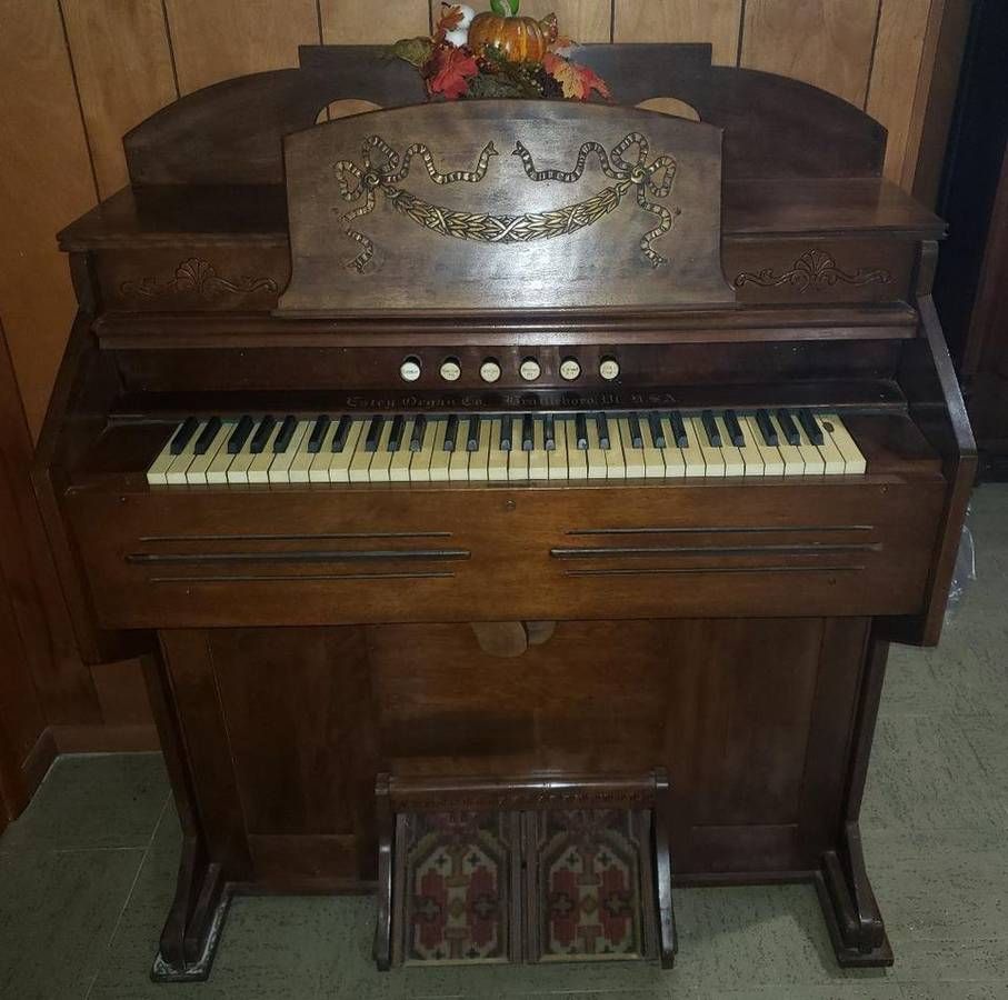Victorian Estey Organ Co. Reed Organ thumbnail 2