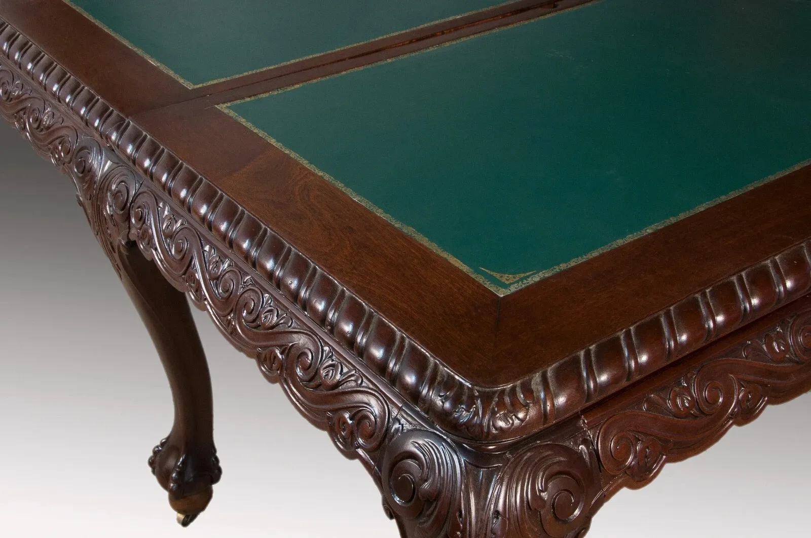 Late Victorian Chippendale Style Mahogany Wind‑Out Dining Table with Leather Insets thumbnail 4