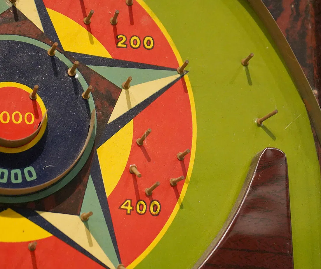American Vintage 'Lucky Star' Tabletop Pinball Game thumbnail 4