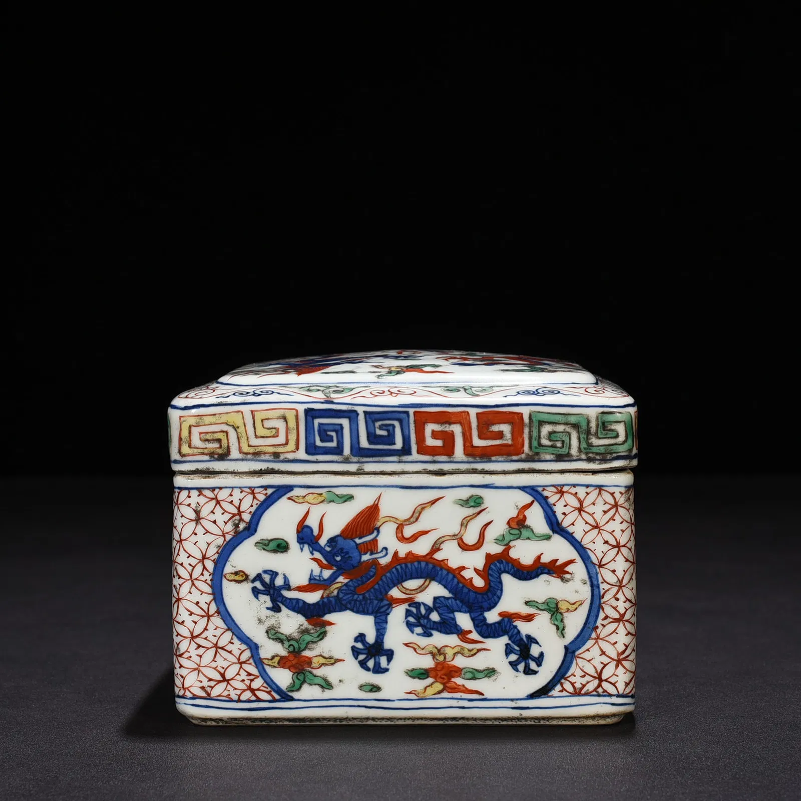 Chinese Wanli Style Wucai Porcelain Covered Box