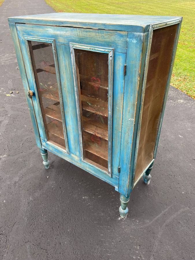 American Country Style Painted Pine Pie Safe / Screen Cupboard thumbnail 2