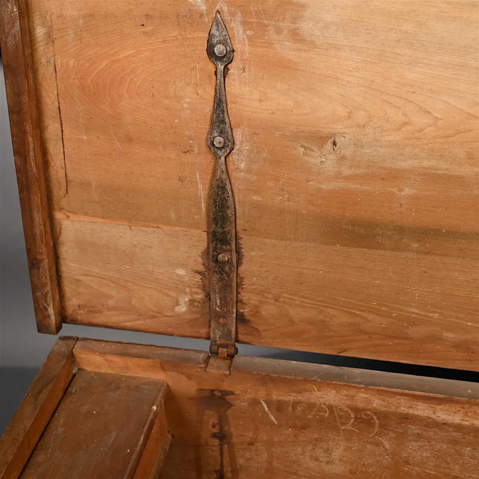 Pennsylvania German Federal Period Painted Pine Blanket Chest with Drawers, Dated 1805 thumbnail 5