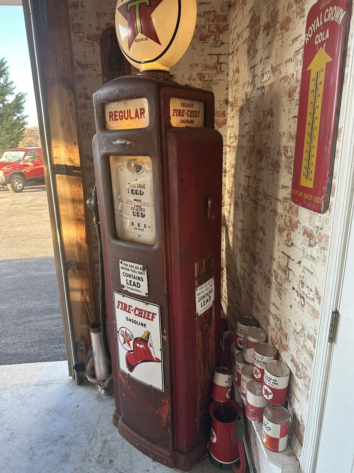 Vintage Bennett Model 76 Texaco Fire-Chief Gas Pump