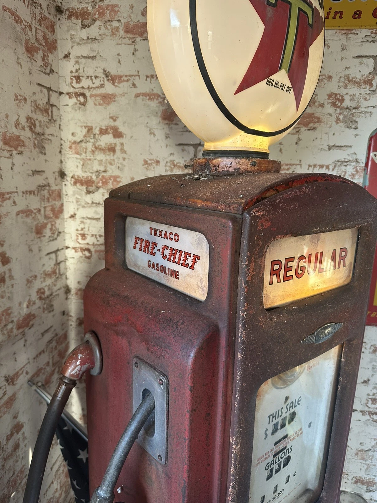 Vintage Bennett Model 76 Texaco Fire-Chief Gas Pump thumbnail 3