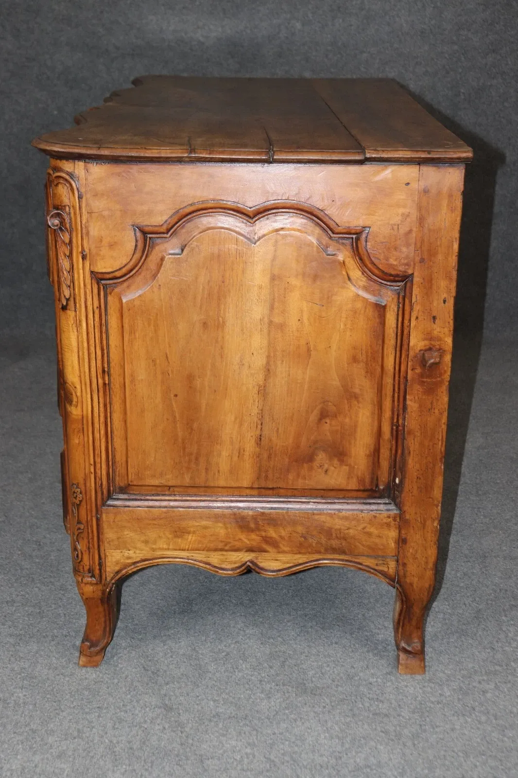 French Louis XV Period Walnut Bombe Commode thumbnail 4