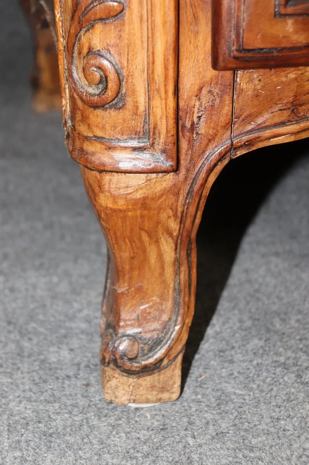 French Louis XV Period Walnut Bombe Commode thumbnail 7
