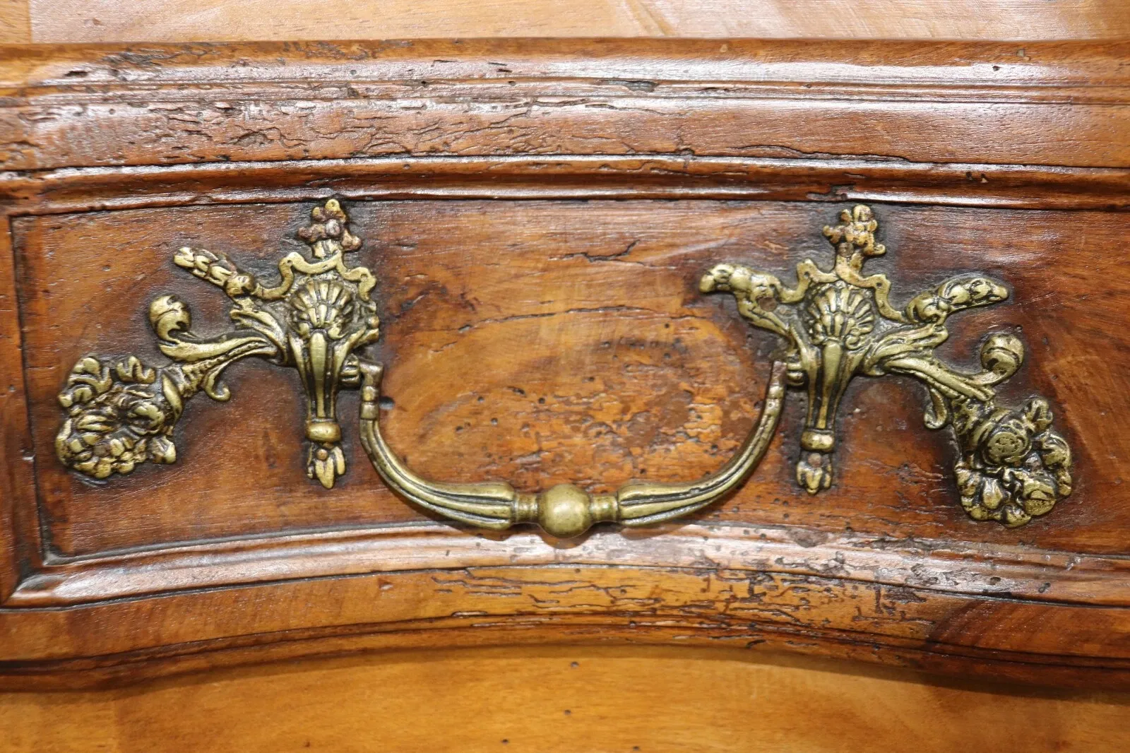 French Louis XV Period Walnut Bombe Commode thumbnail 9