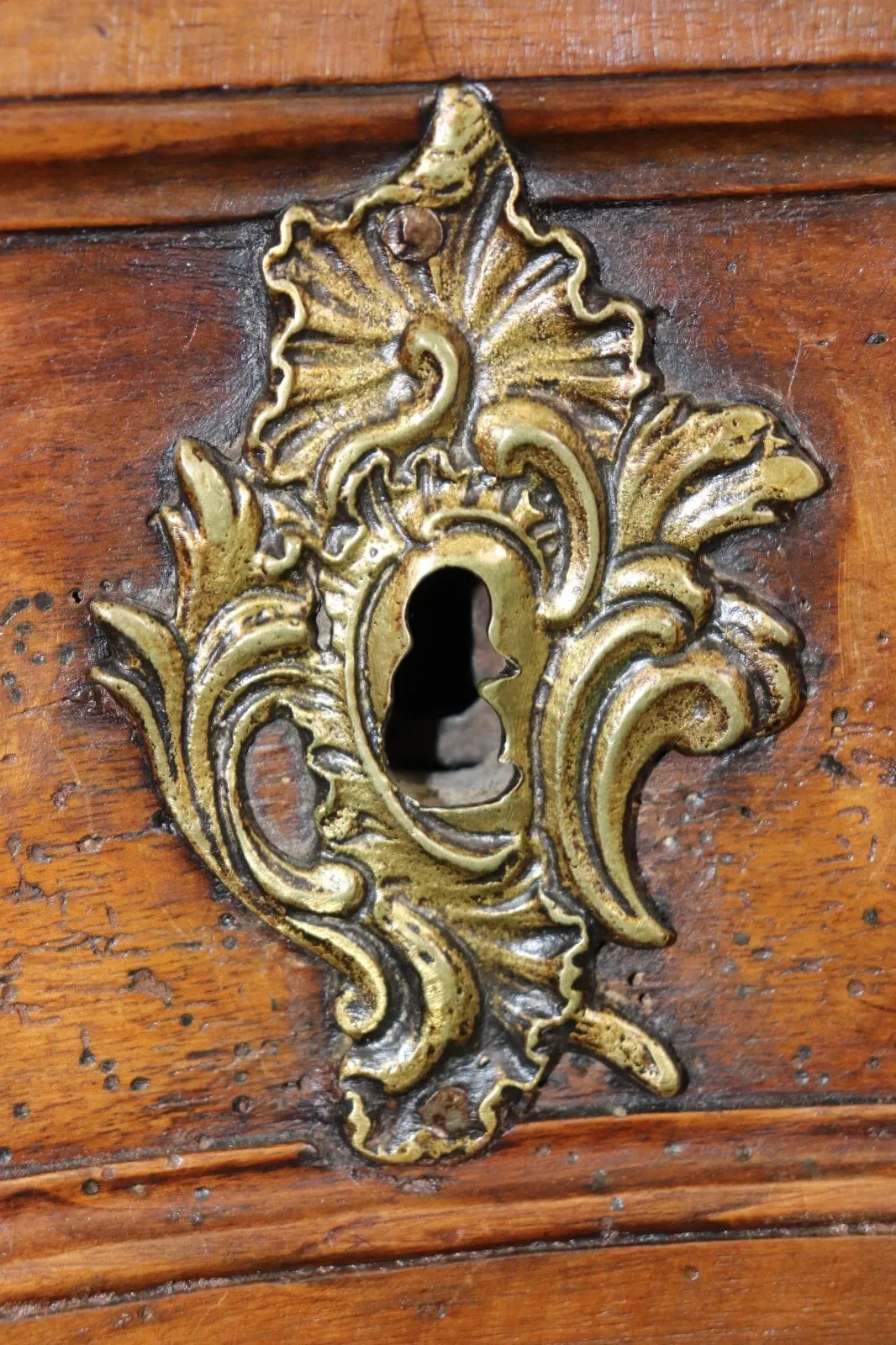 French Louis XV Period Walnut Bombe Commode thumbnail 10
