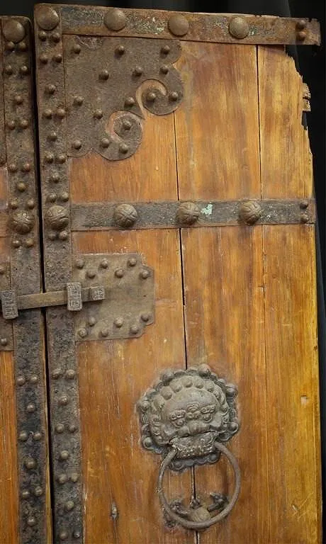 Chinese Qing Dynasty Style Iron-Mounted Hardwood Doors thumbnail 4