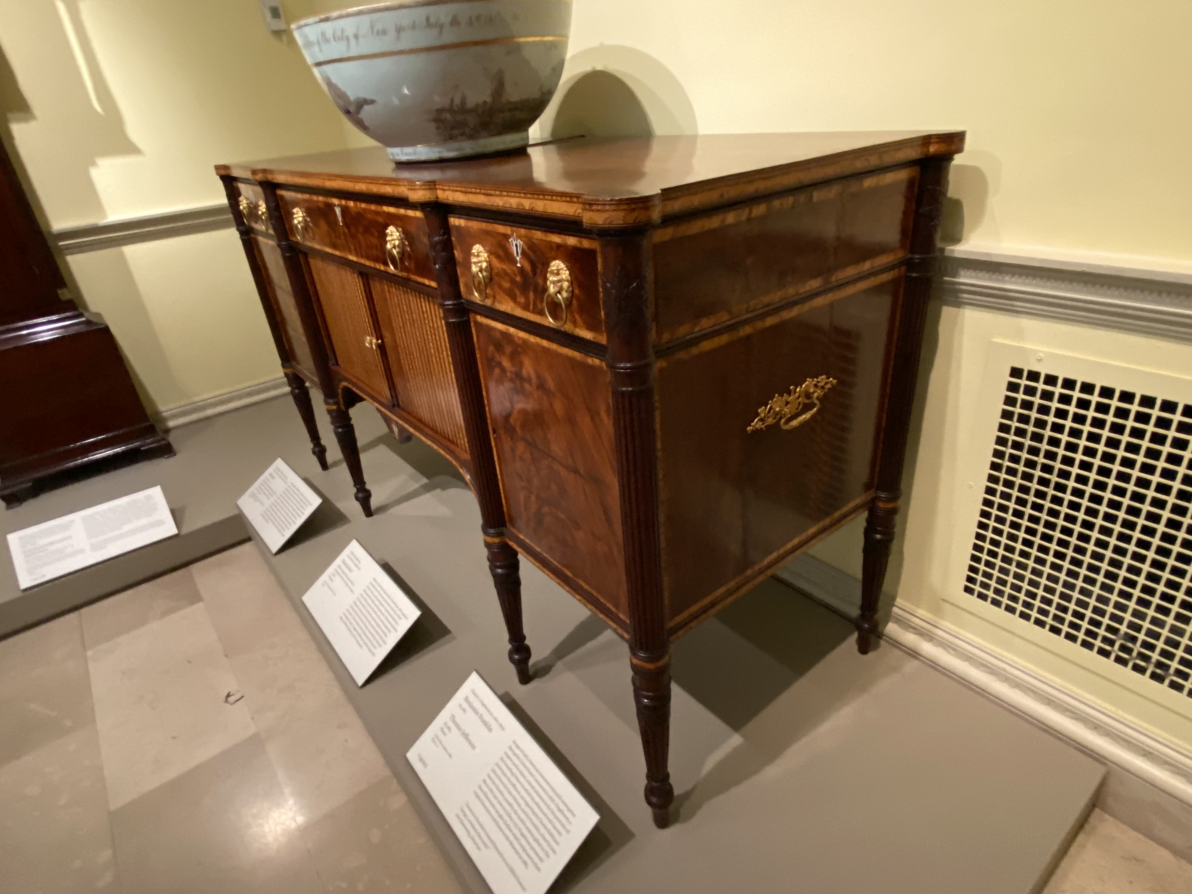 American Federal Period Mahogany Sideboard thumbnail 4